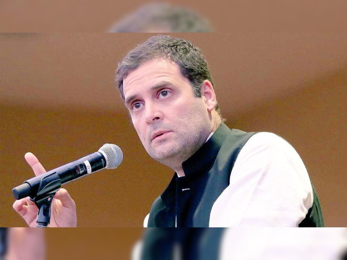 आंबेडकरांचे संविधान धोक्यात आहे- राहुल गांधी  title=