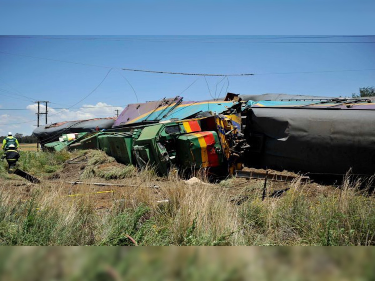 दक्षिण आफ्रिकेत रेल्वे - ट्रक अपघातात १८ ठार, २४५ जण जखमी title=
