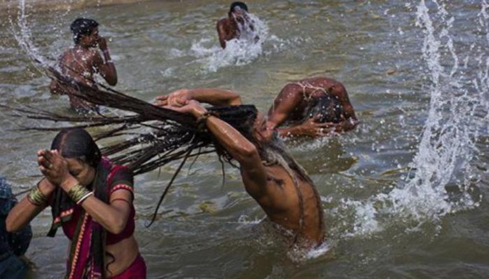 makar sankranti celebration in the country devotees taking holy dip in ganga at allahabad 