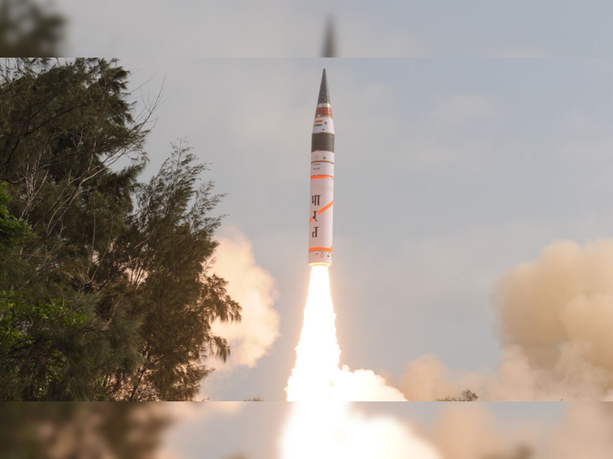 अग्नि-५ मिसाईलचं यशस्वी परीक्षण, पाकिस्तान-चीनला करु शकतो उद्धवस्त title=