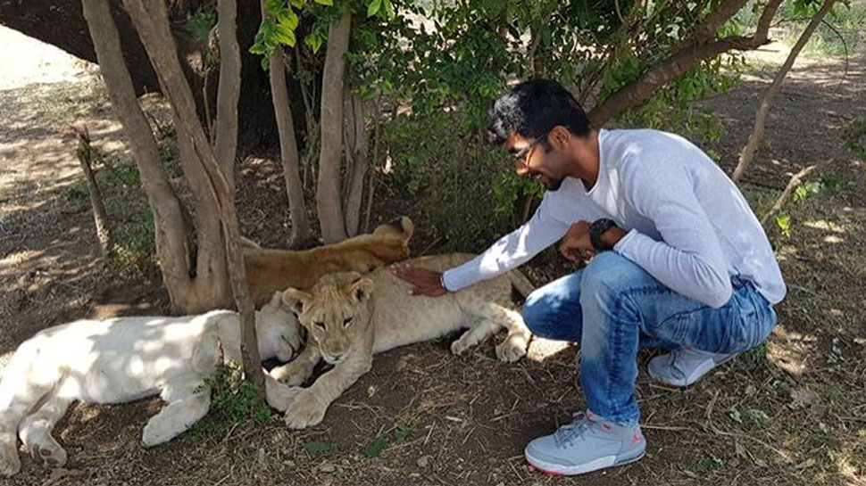 Jaspreet Bumrah with lion