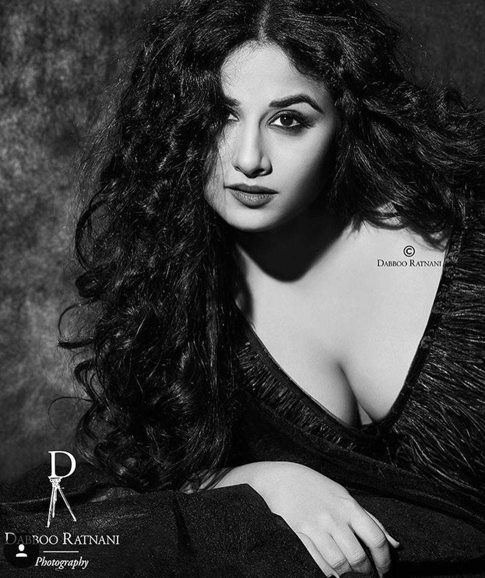 dabbu ratnani calendar 2018 kriti sanon goes topless Vidya Balan Hot Look