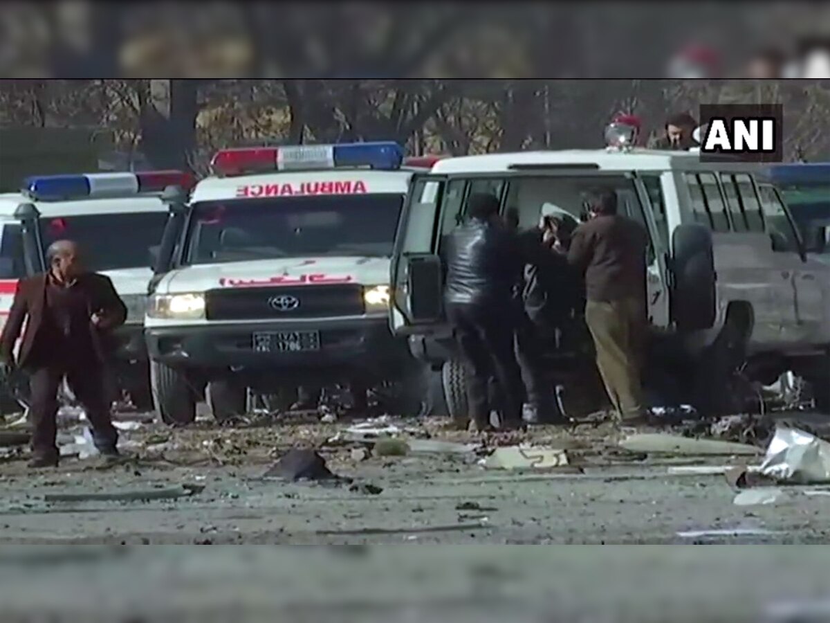 VIDEO: काबूलमध्ये रुग्णवाहिकेत भीषण बॉम्बस्फोट, ४० जणांचा मृत्यू title=