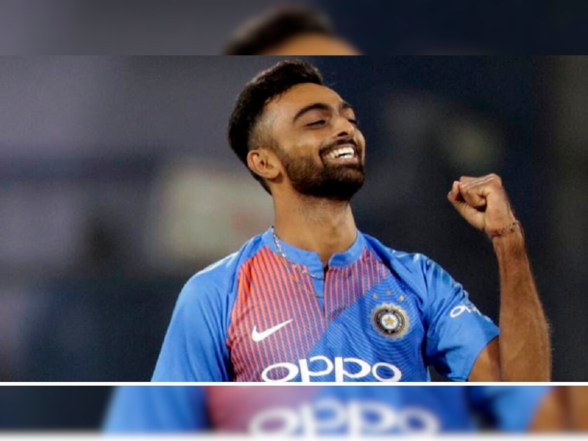 LIVE | IPL Auction 2018: सर्वात महागडा खेळाडू हा युवा गोलंदाज ठरला title=