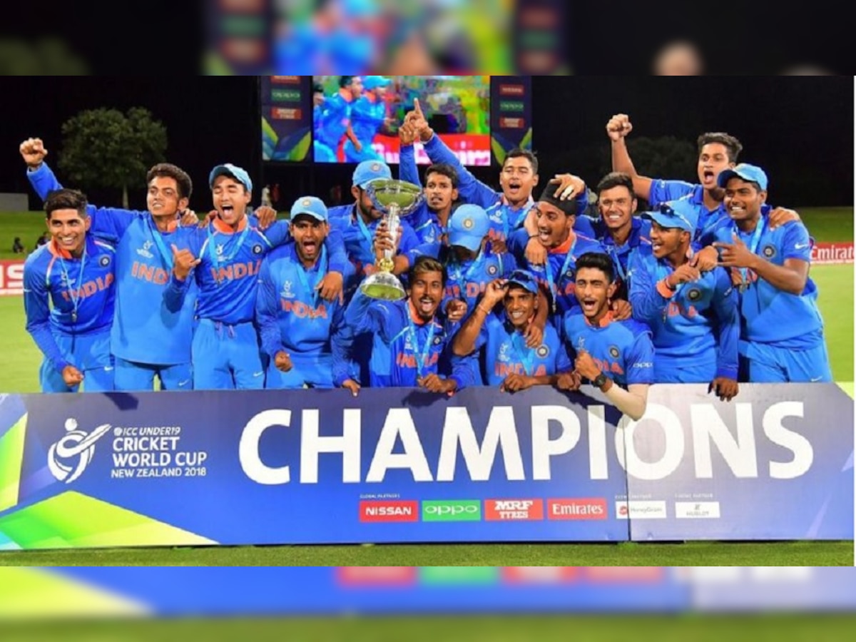 U-19 टीम इंडियावर शुभेच्छांचा वर्षाव title=