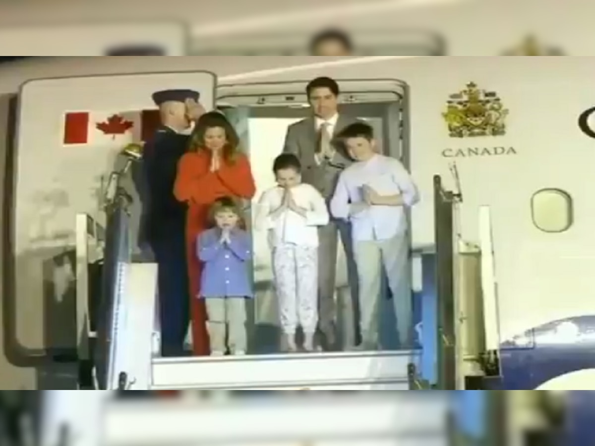  कॅनडाचे पंतप्रधान भारतात, विमानातूनच केला नमस्कार  title=