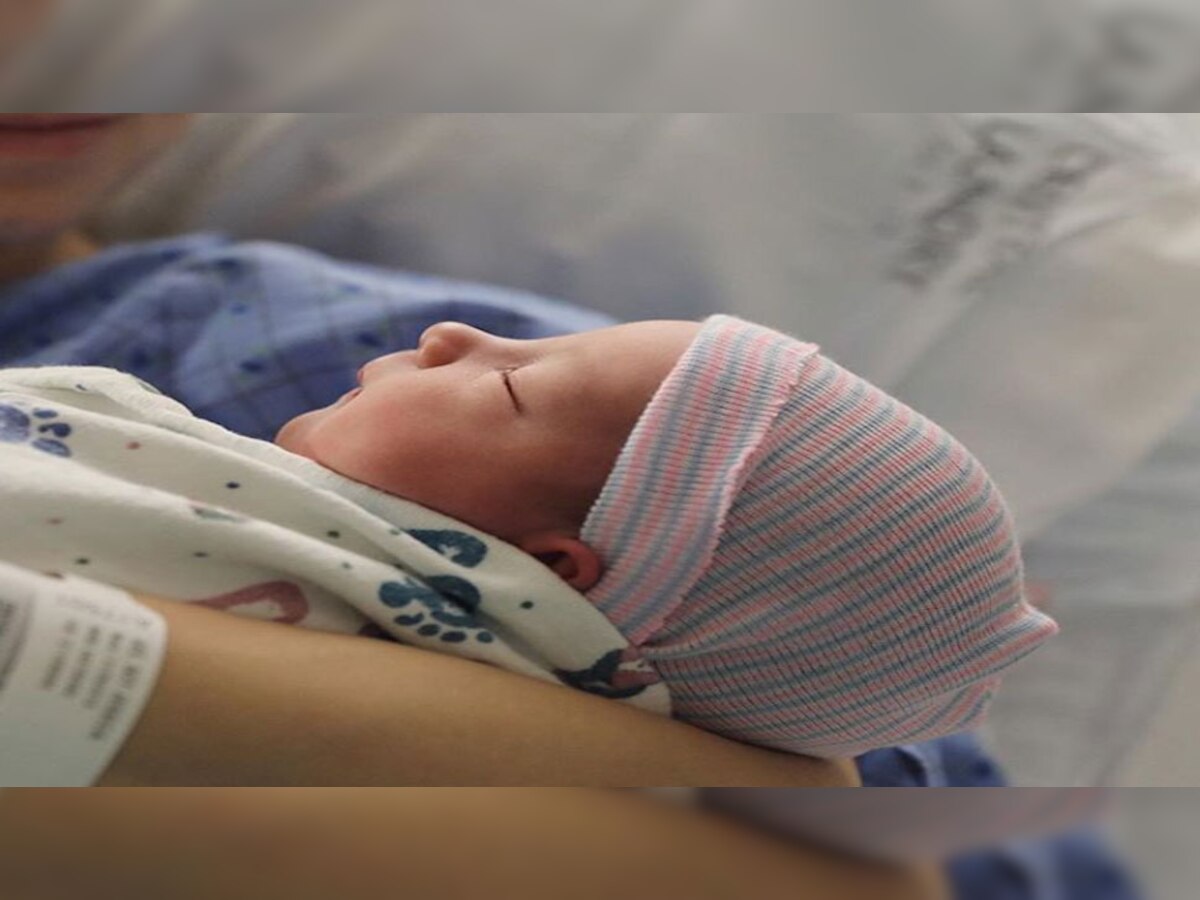 VIDEO : 6 दिवसांच हे बाळ सोशल मीडियावरील 'स्टार' title=