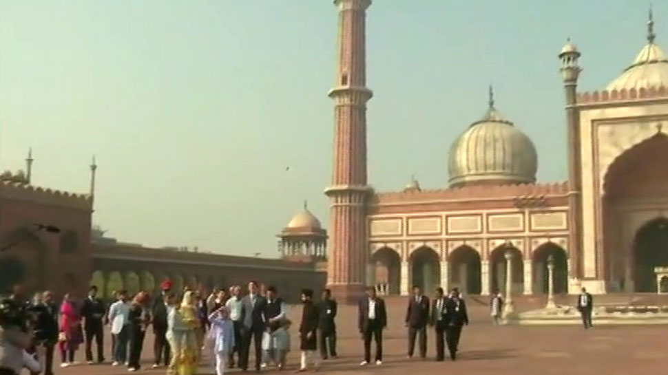 Justin trudeau family visit delhi`s Jama masjid