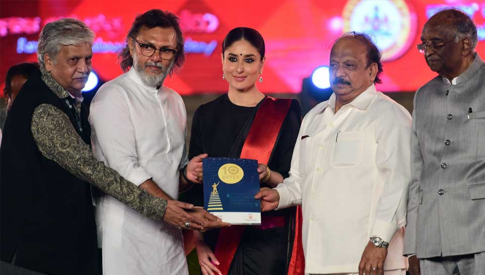 Kareena Kapoor inaugurates 10th Bengaluru International Film Festival See Photos