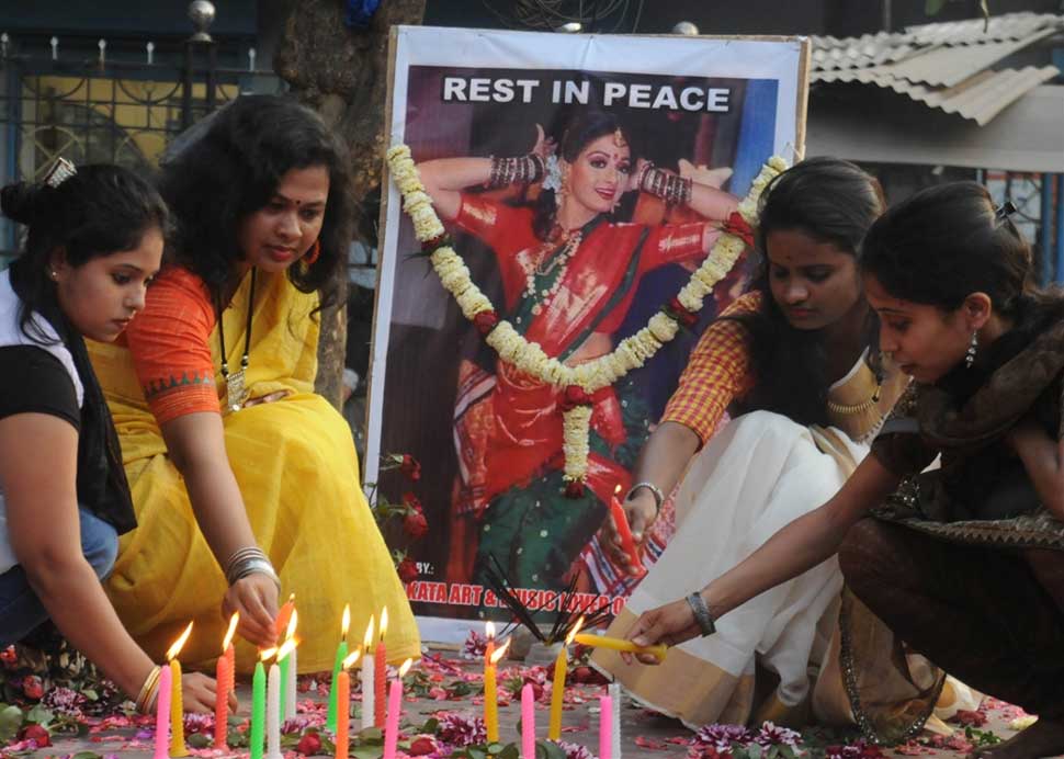 See... how fans gave tribute to Bollywood`s first female superstar