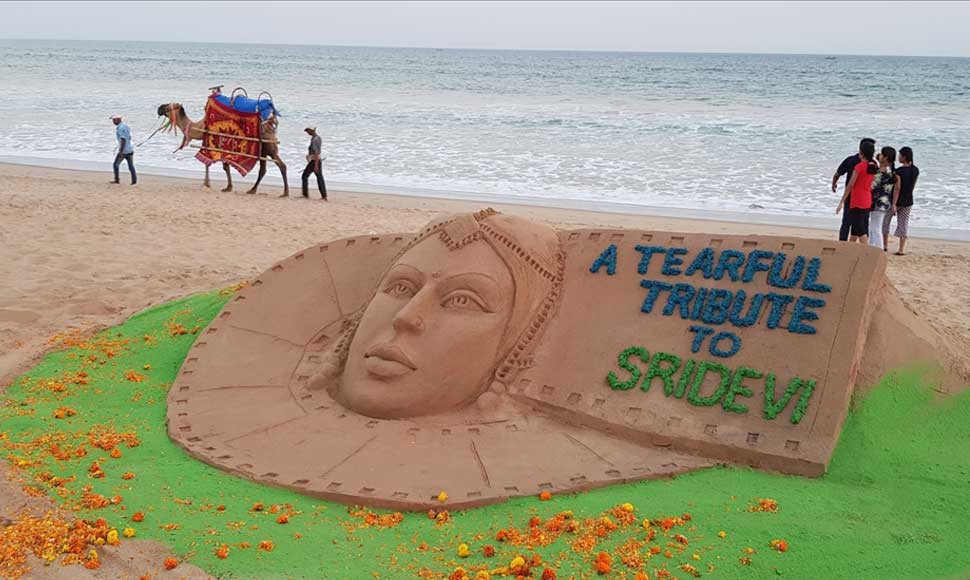 See... how fans gave tribute to Bollywood`s first female superstar