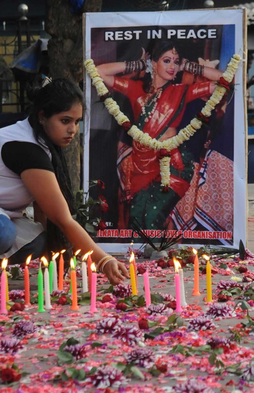 See... how fans gave tribute to Bollywood`s first female superstar