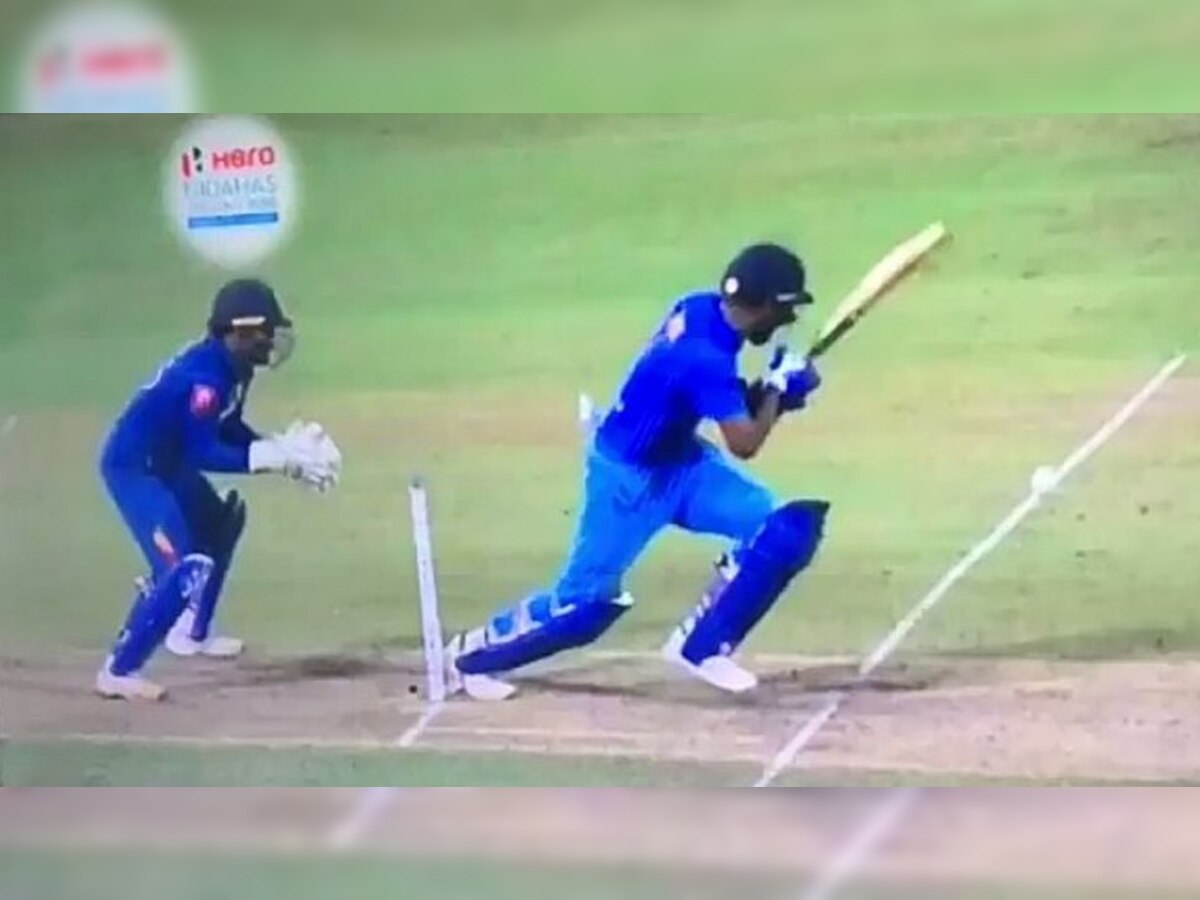 VIDEO : भारतीय क्रिकेट इतिहासात असा आऊट होणारा 'हा' तिसरा खेळाडू  title=
