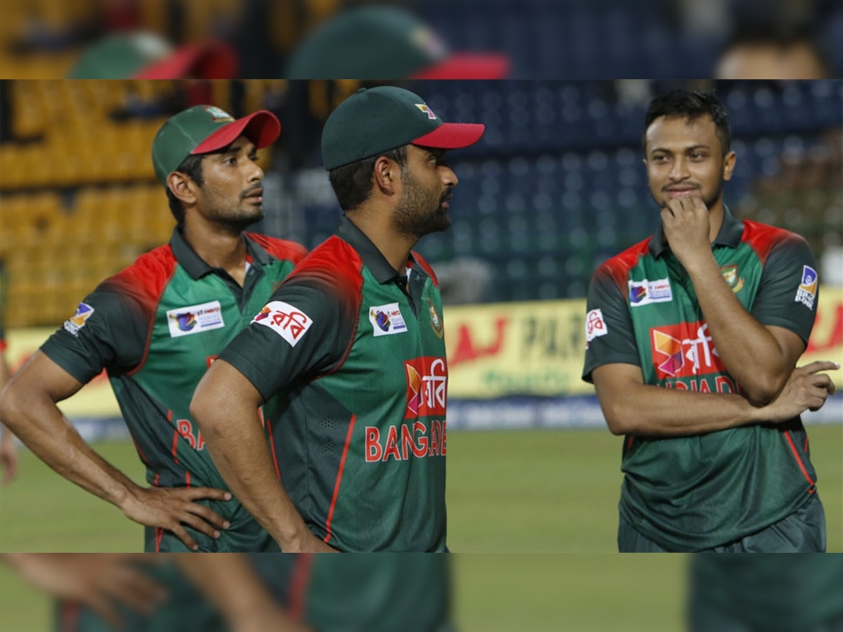 मैदानात बांग्लादेशी खेळाडूंचं लाजीरवाणं प्रदर्शन, आयसीसीची कारवाई title=