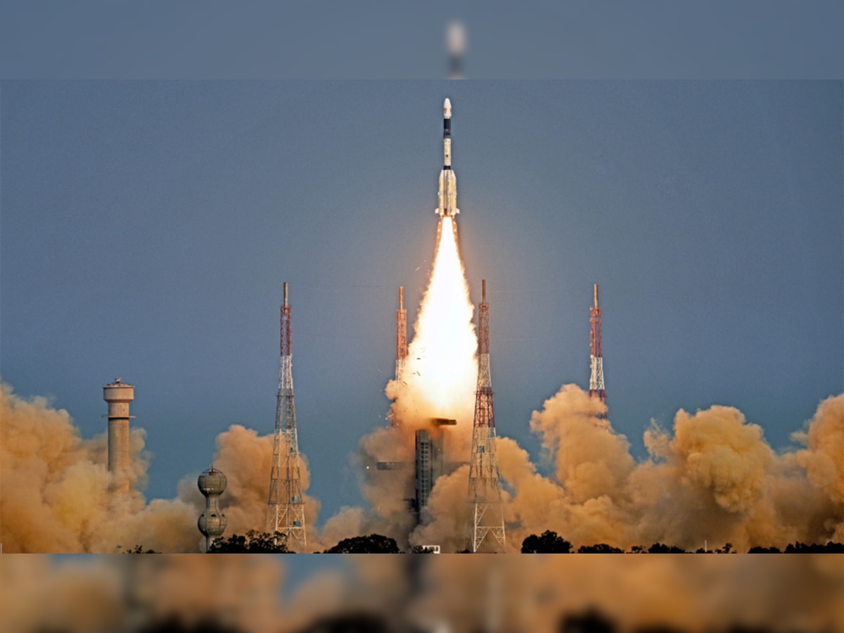  इस्रोच्या मोहिमेला धक्का, GSAT-6A उपग्रहाशी संपर्क तुटला title=