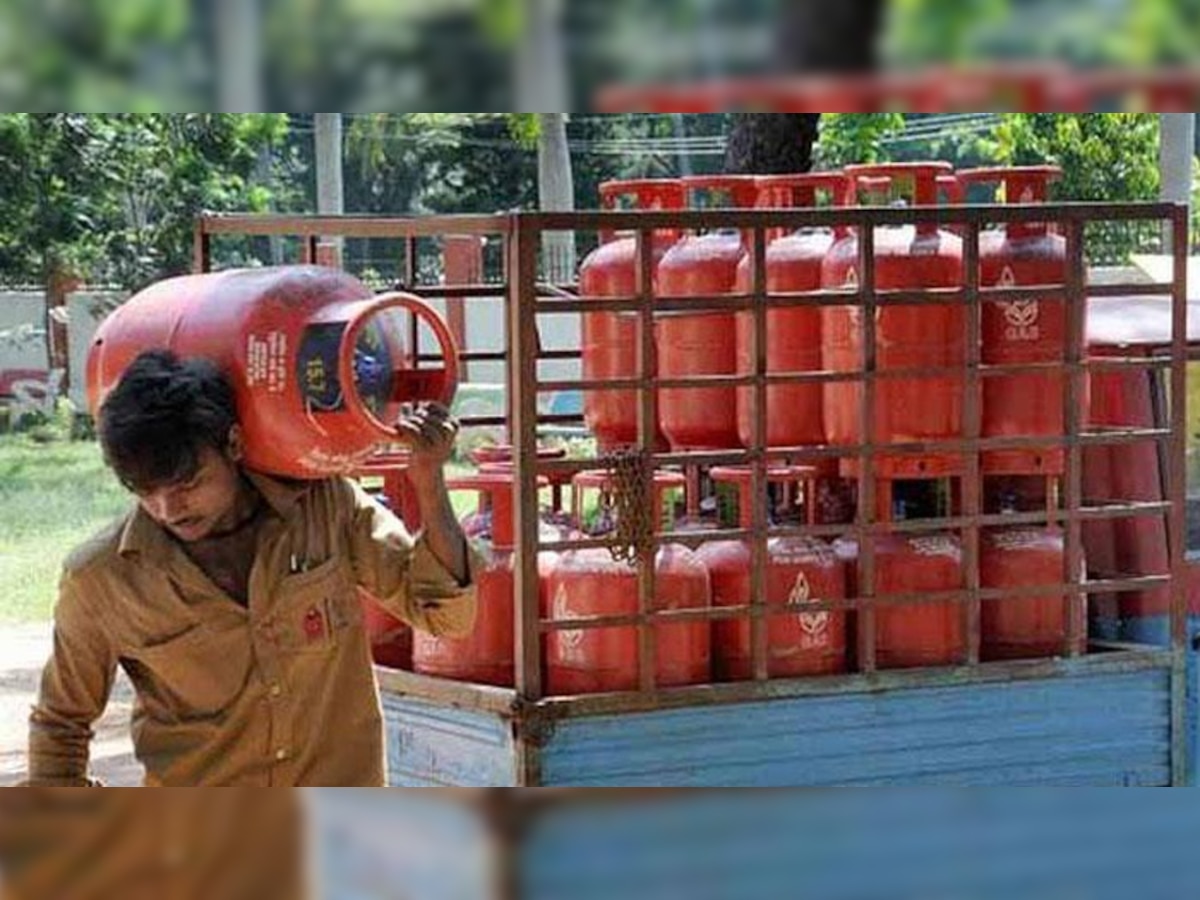 LPG च्या दरात मोठी कपात, सिलेंडर देखील झाले स्वस्त  title=