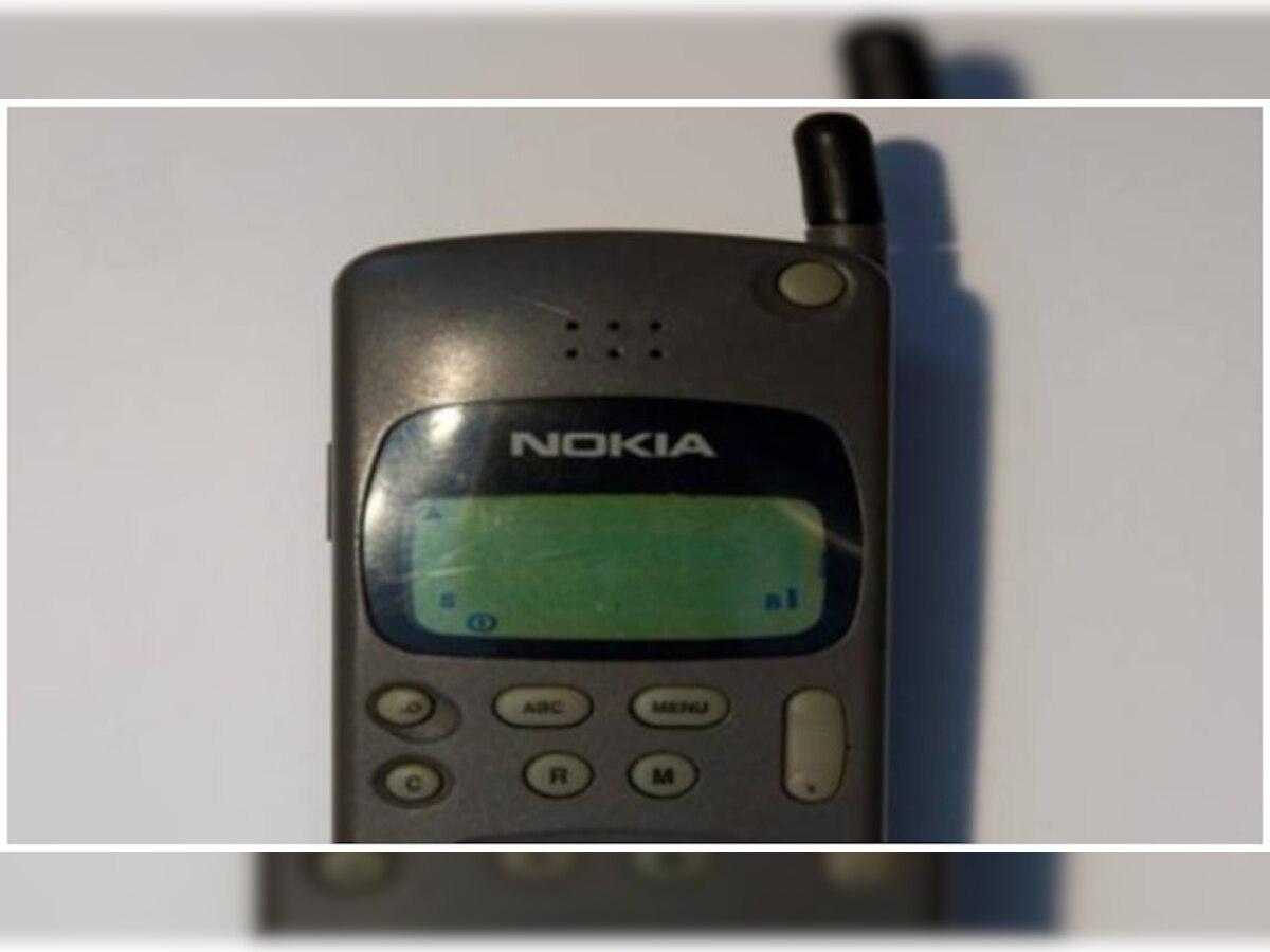 २५ वर्षानंतर नव्या अवतारात परततोय Nokia 2010 title=