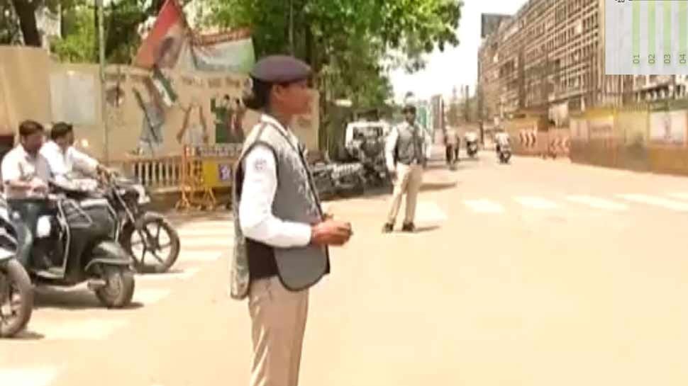 Special jackets distribute to Nagpur traffic police for the summer