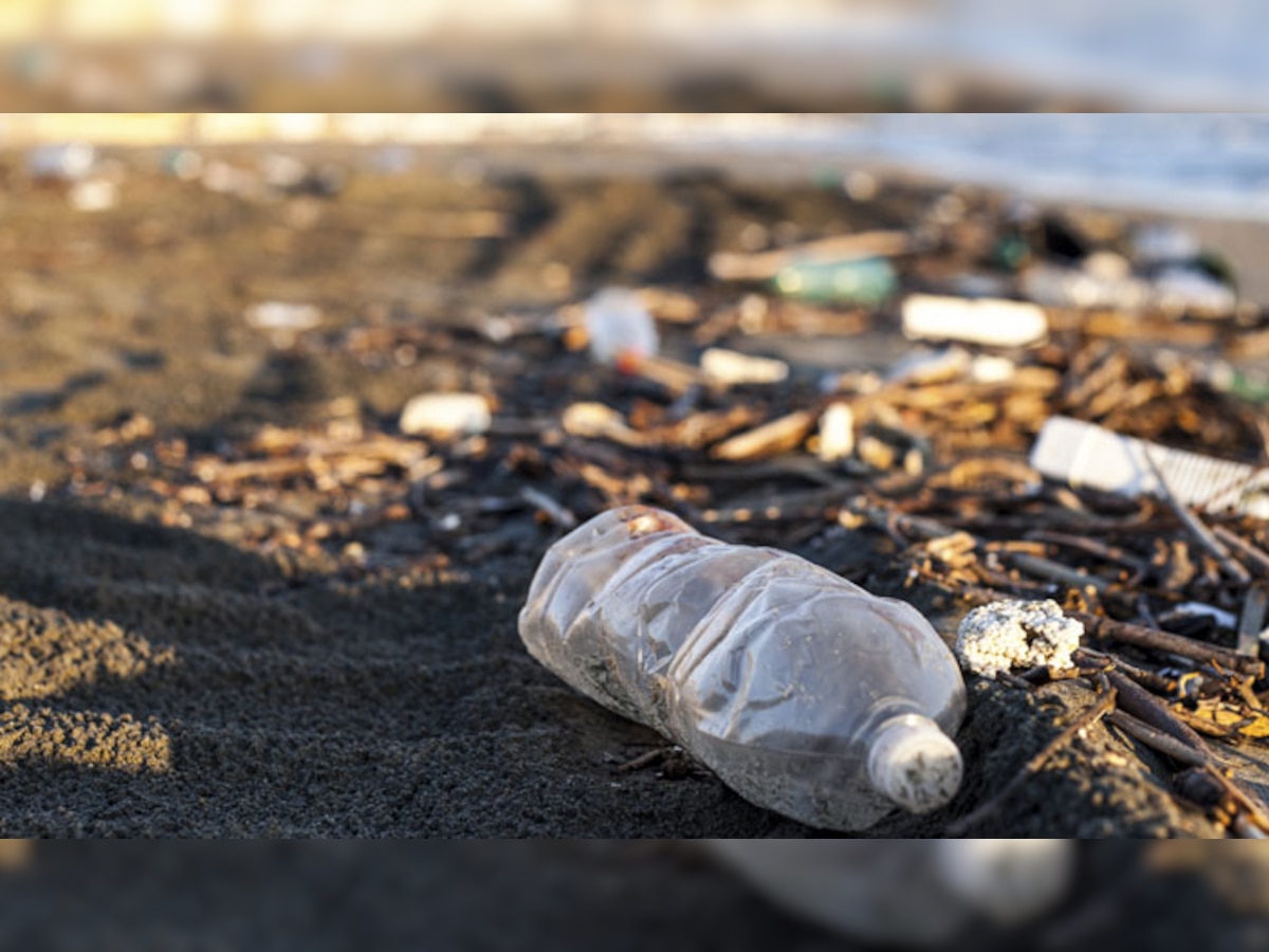 नवा शोध : प्लास्टिक नष्ट करून प्रदूषणाला बसणार आळा title=