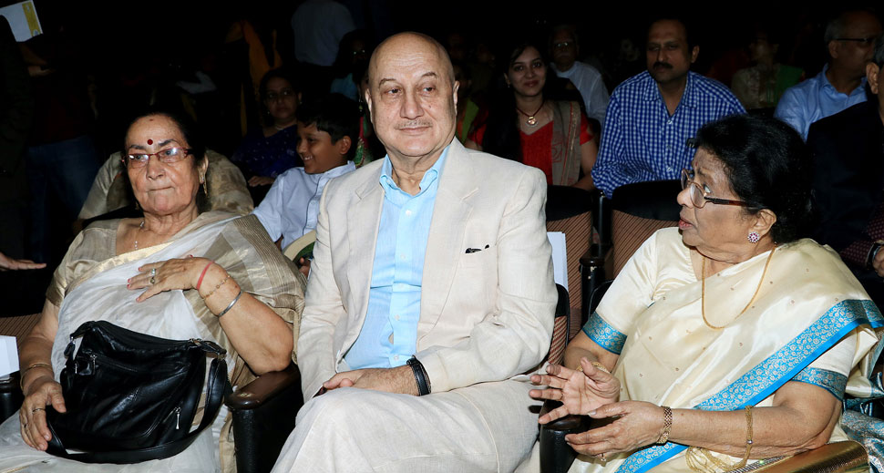 anupam kher, amzad ali khan, asha bhonsle