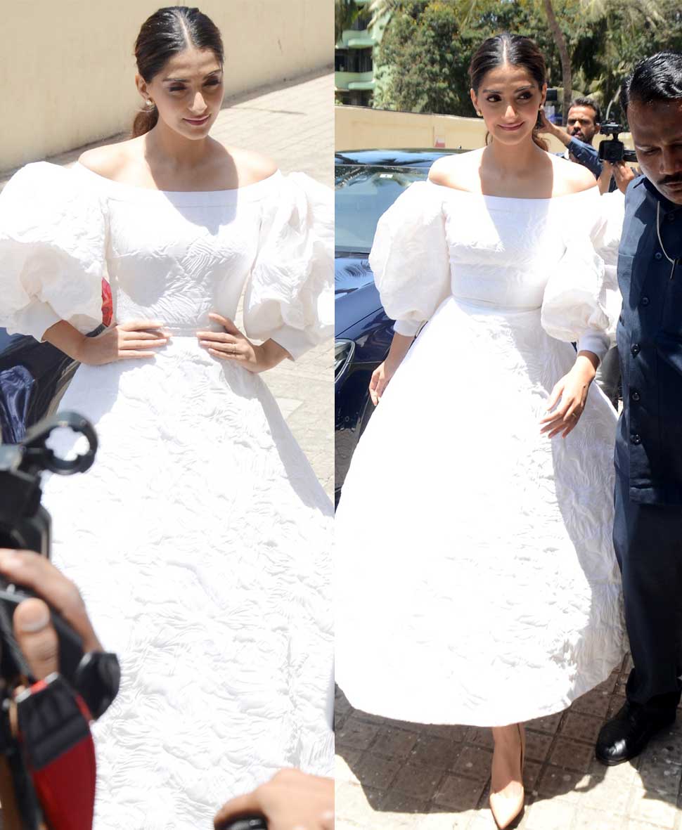 Sonam Kapoor, Kareena Kapoor At the Veere Di Wedding trailer launch Event