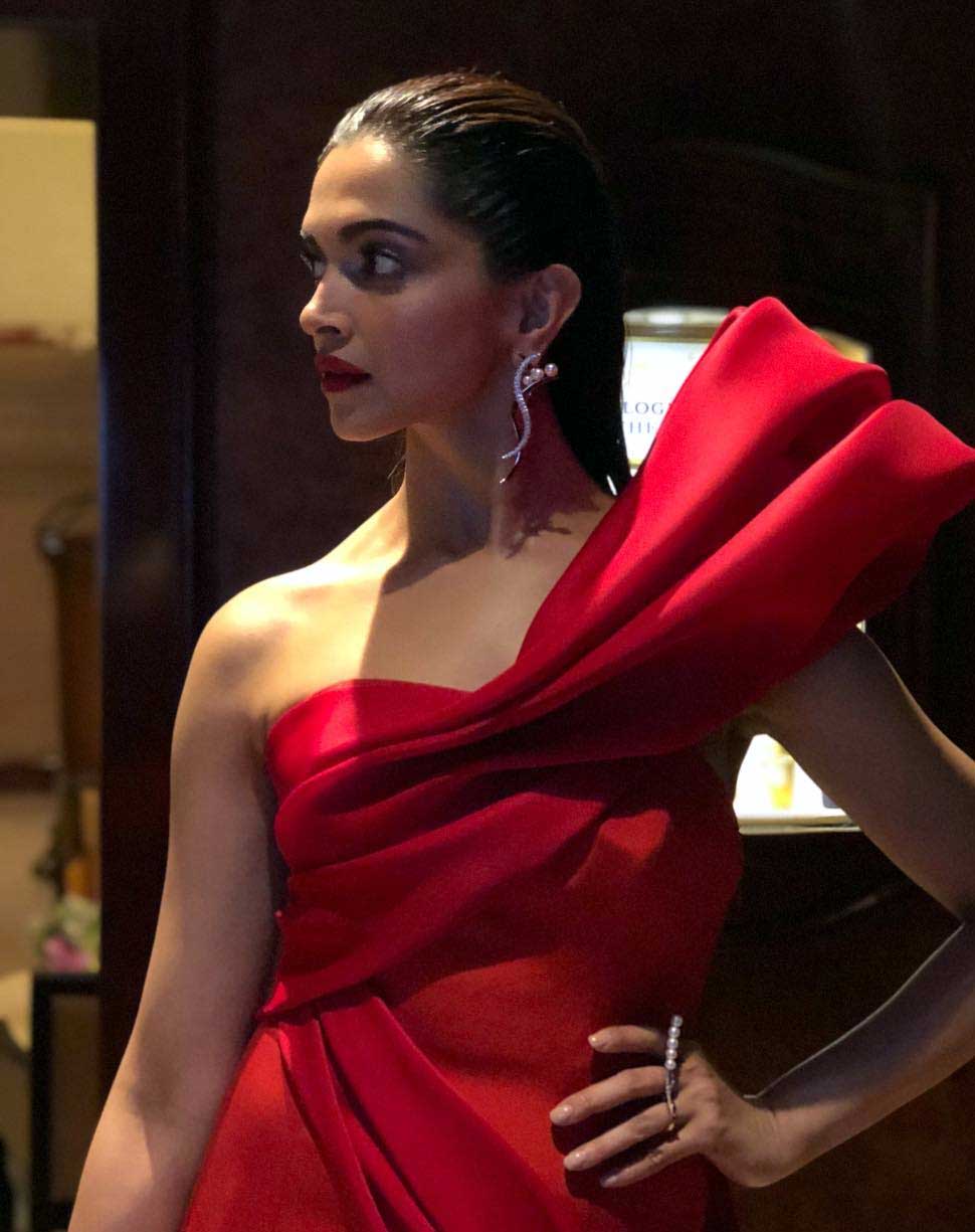 Priyanka Chopra or Deepika Padukone, Who`s Best Dress at the 2018 Met Gala