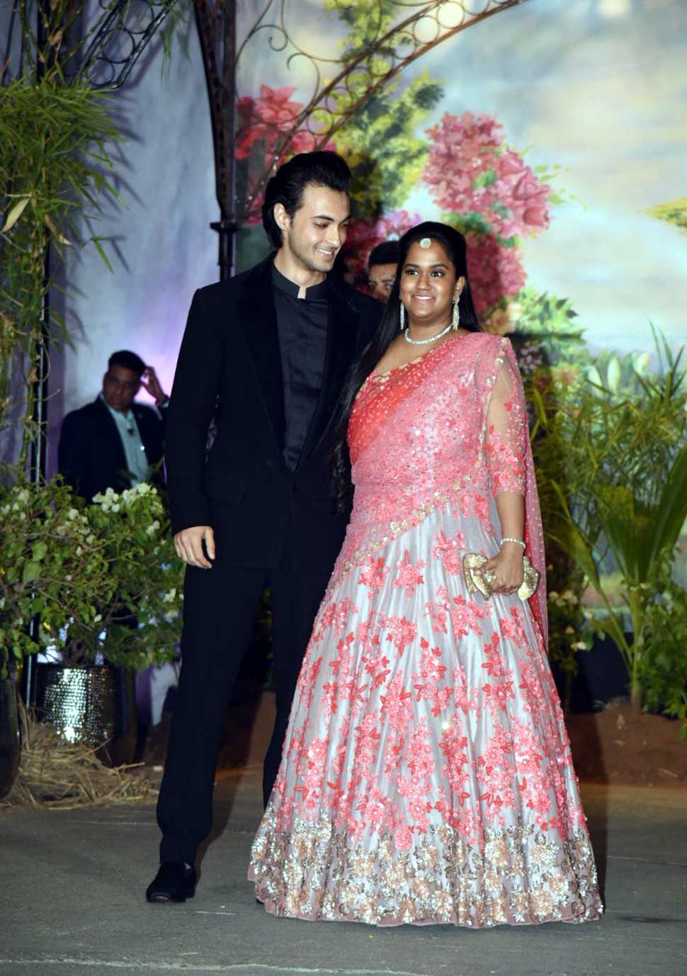 Abhishek-Aishwarya, Kareena-Saif celeb Couple Made a styelish Entry at Sonam Kapoor wedding reception