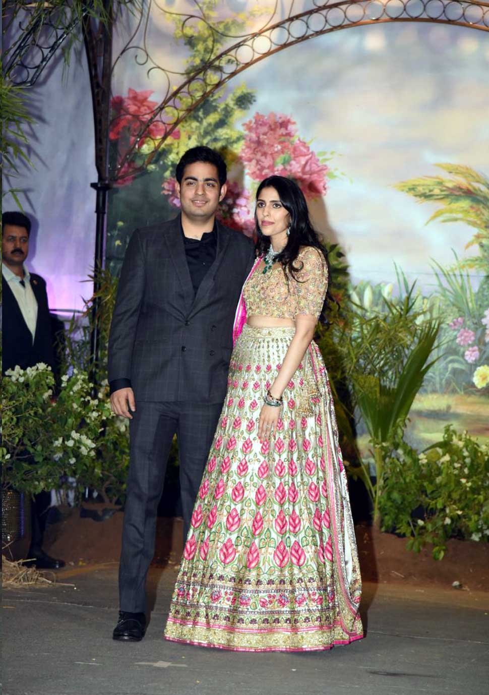 Abhishek-Aishwarya, Kareena-Saif celeb Couple Made a styelish Entry at Sonam Kapoor wedding reception