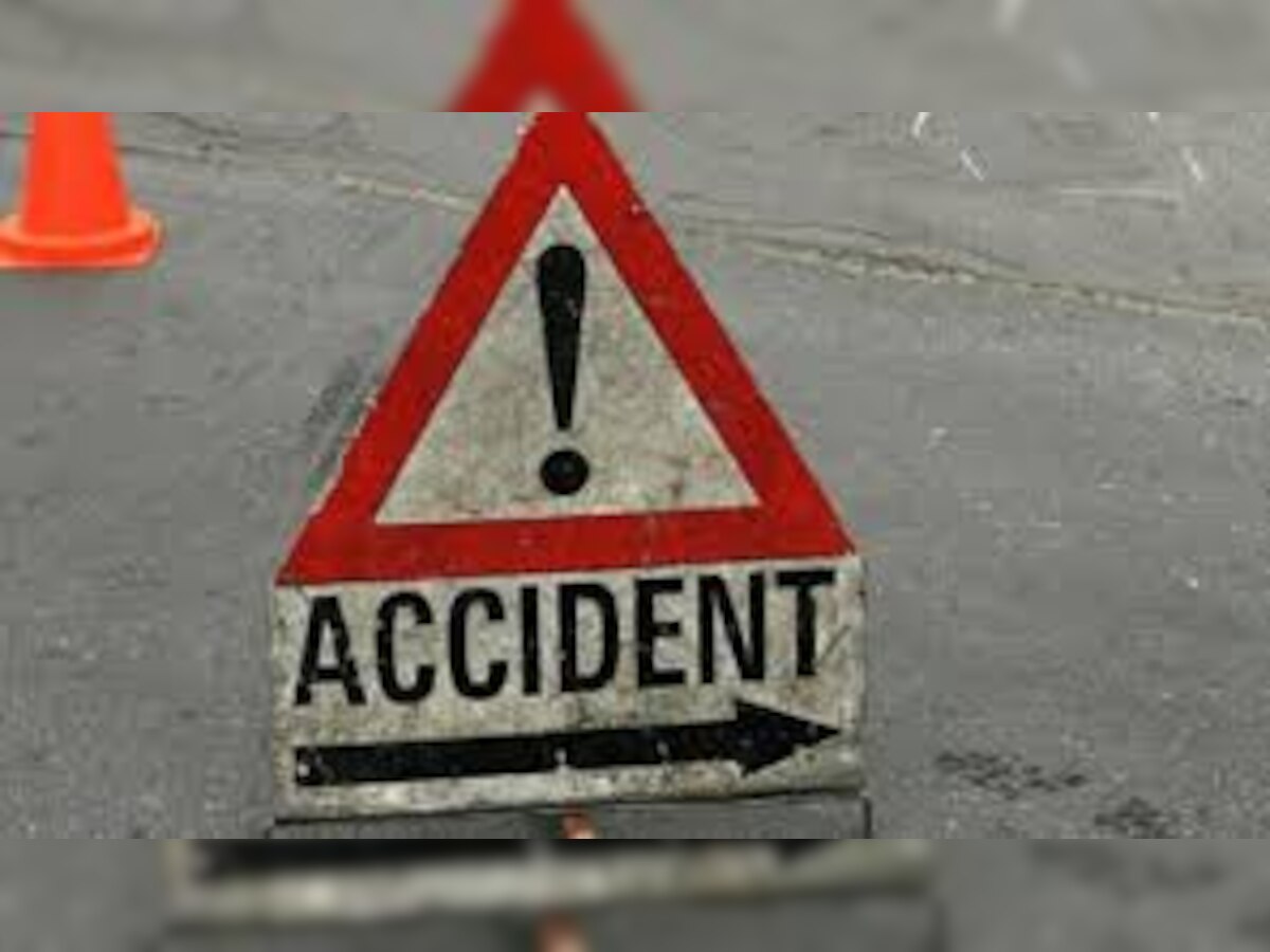मुंबई: दादरमध्ये अपघात, चालक गंभीर जखमी; वाहनाचा चक्काचूर title=