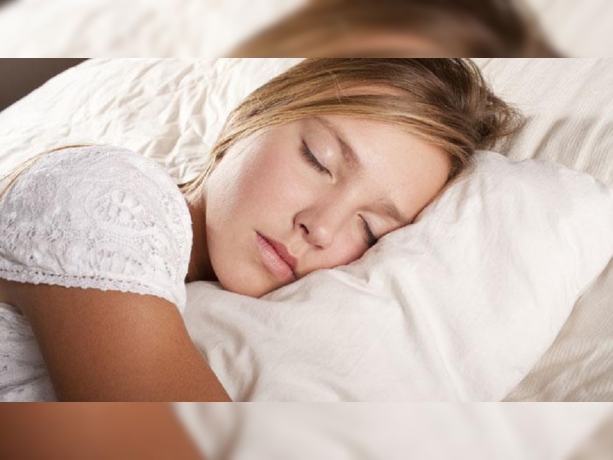 या ३ घरगुती उपायांनी दूर करा झोपत लाळ गळण्याची समस्या! title=