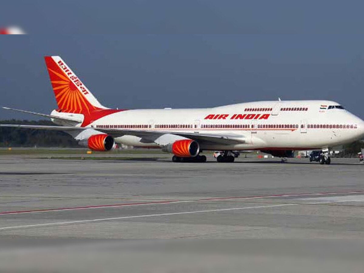 एअर इंडियाचं विमान 'ओव्हरबूक', तिकीट असूनही प्रवाशांना रोखलं title=