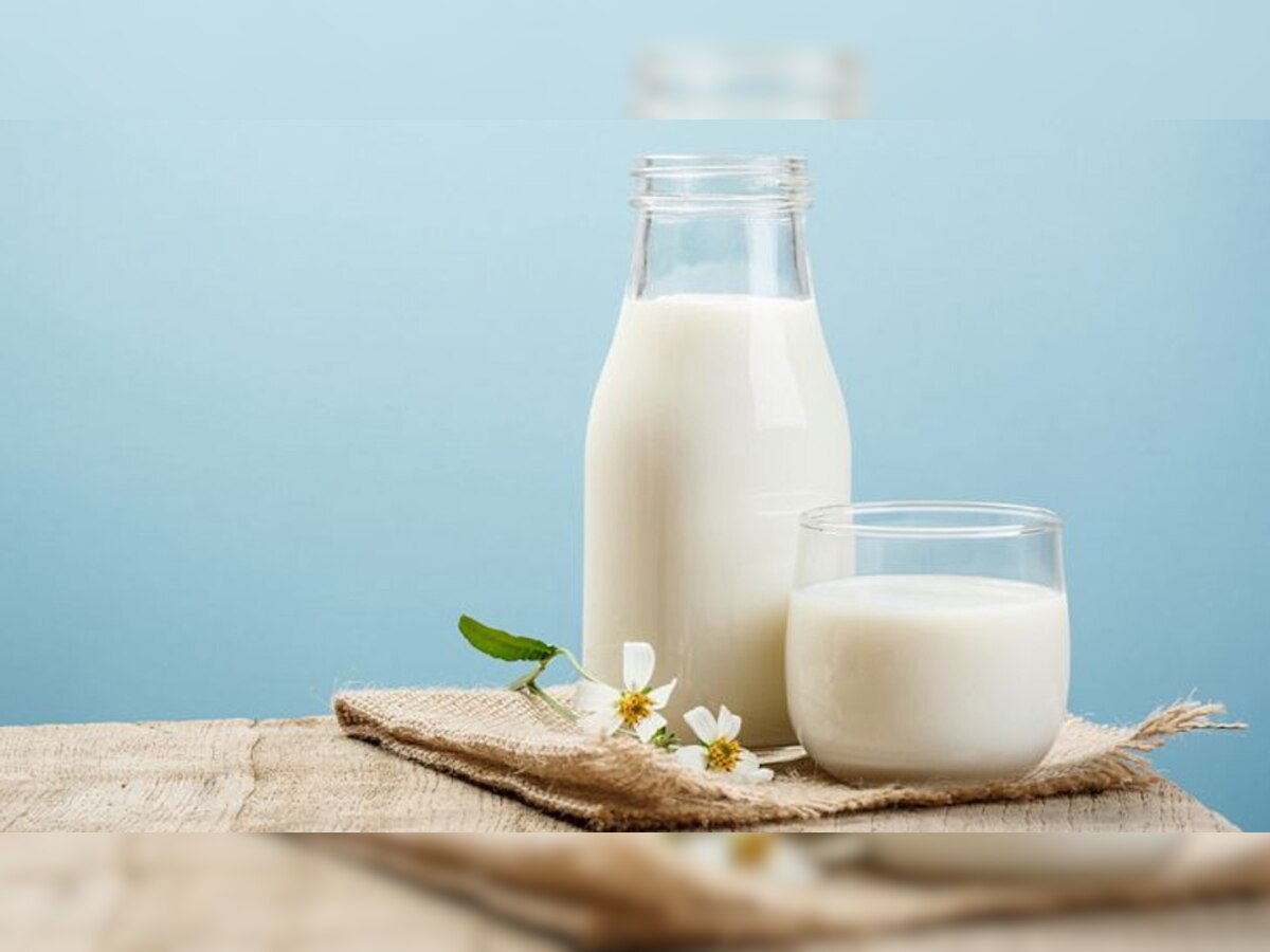 WorldMilkDay: थंड दूध पिण्याचे हे आहेत फायदे title=