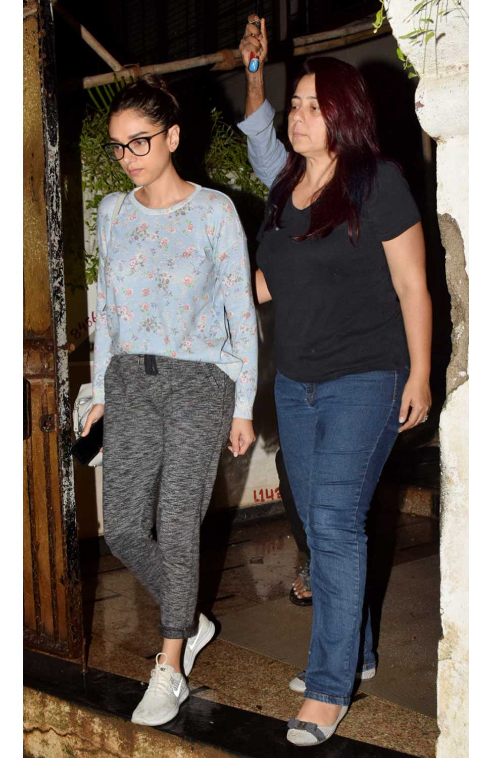 After Sonali Bendre`s cancer diagnosis, Huma Qureshi, Aditi Rao Hydari visit actress` sister-in-law