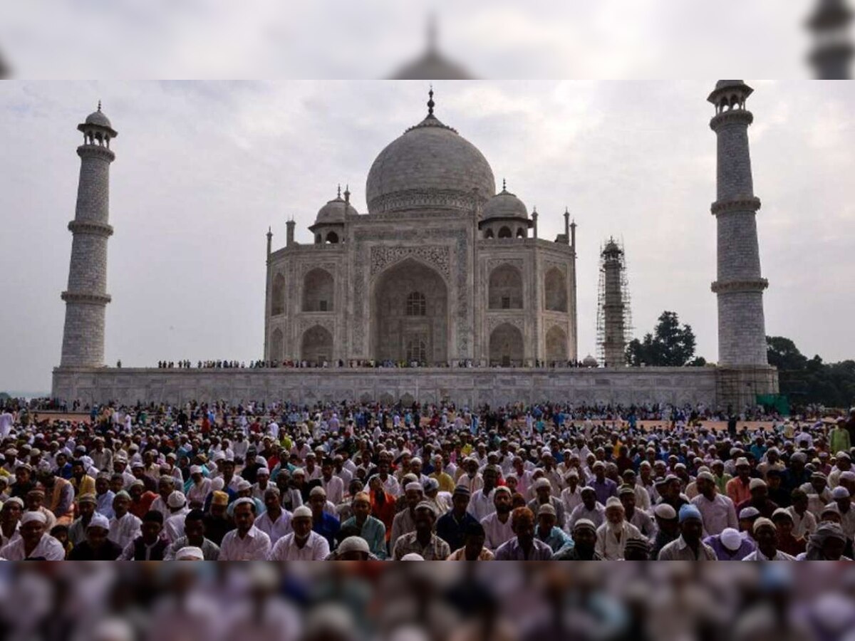 ताजमहालमधील मशिदीत नमाज पढण्यास परप्रांतीयांना बंदी title=