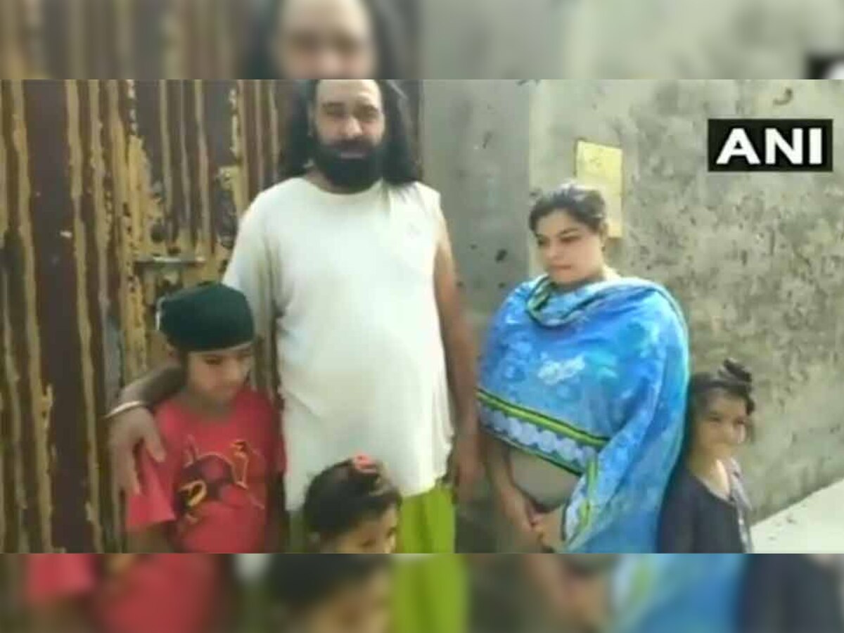 व्हिडिओ : पाकिस्तानातील पहिल्या शीख पोलिसाला कुटुंबासहीत घराबाहेर काढलं title=