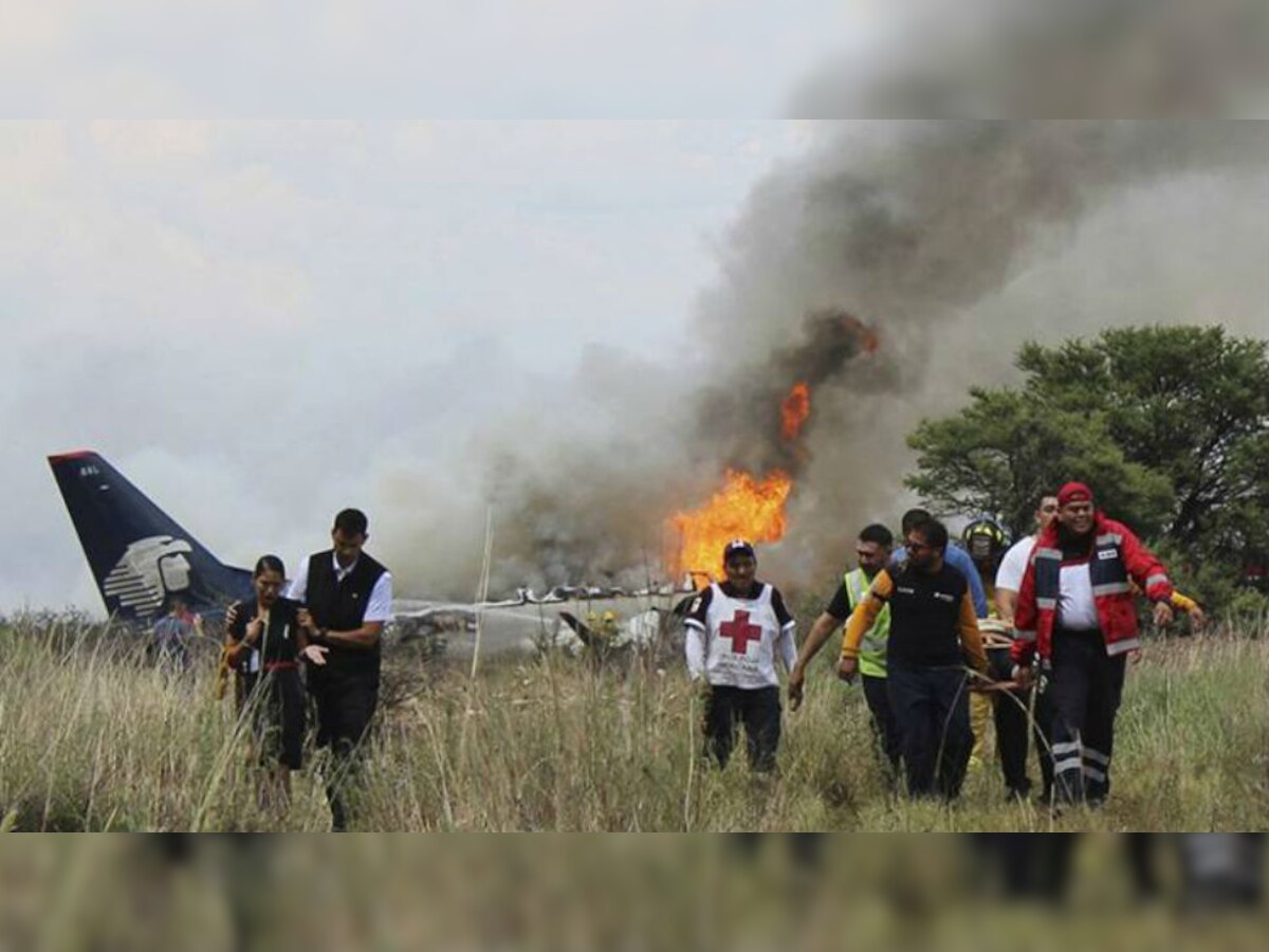 मॅक्सिको विमान दुर्घटना : जीवितहानी टळली  title=