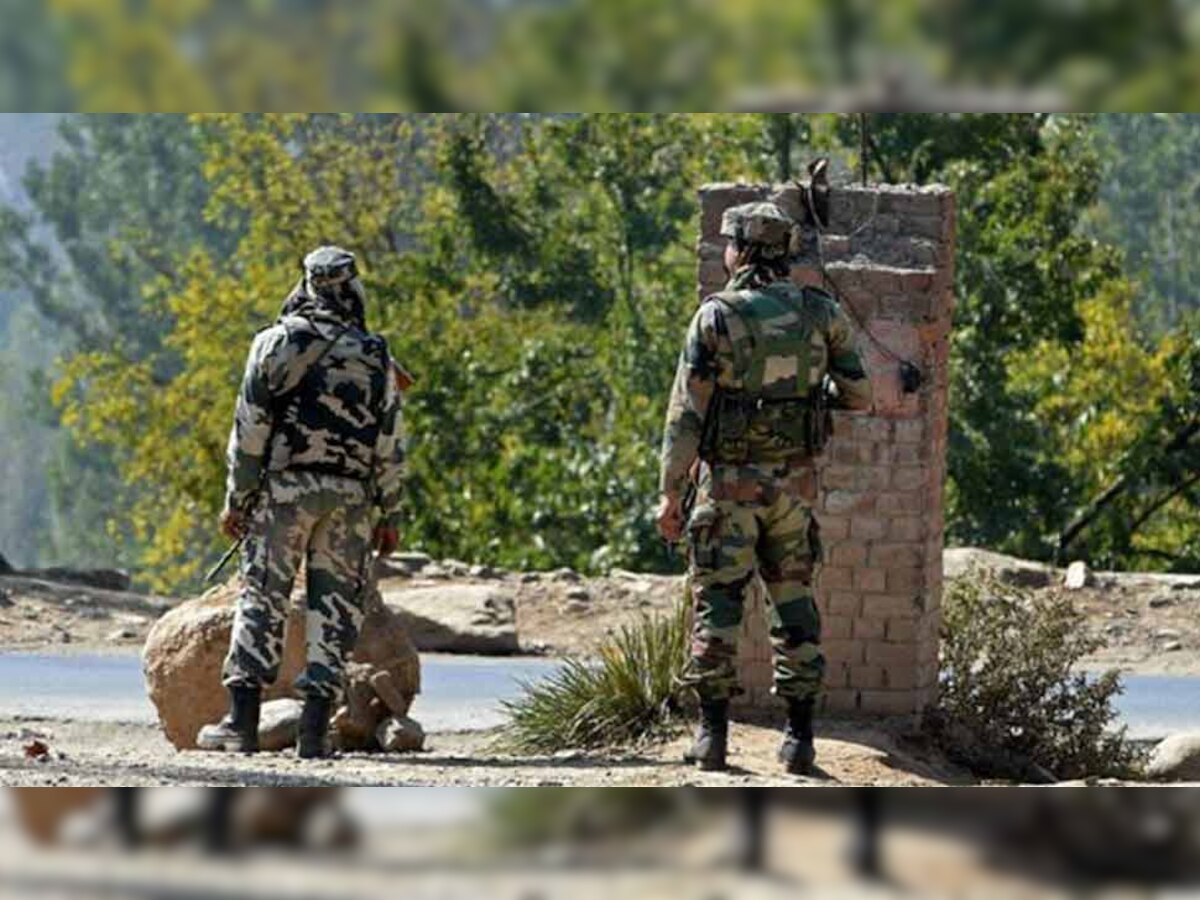 जम्मू काश्मीर : कुपवाडातील तंगधारमध्ये दहशतवादी हल्ला, 1 जवान शहीद  title=