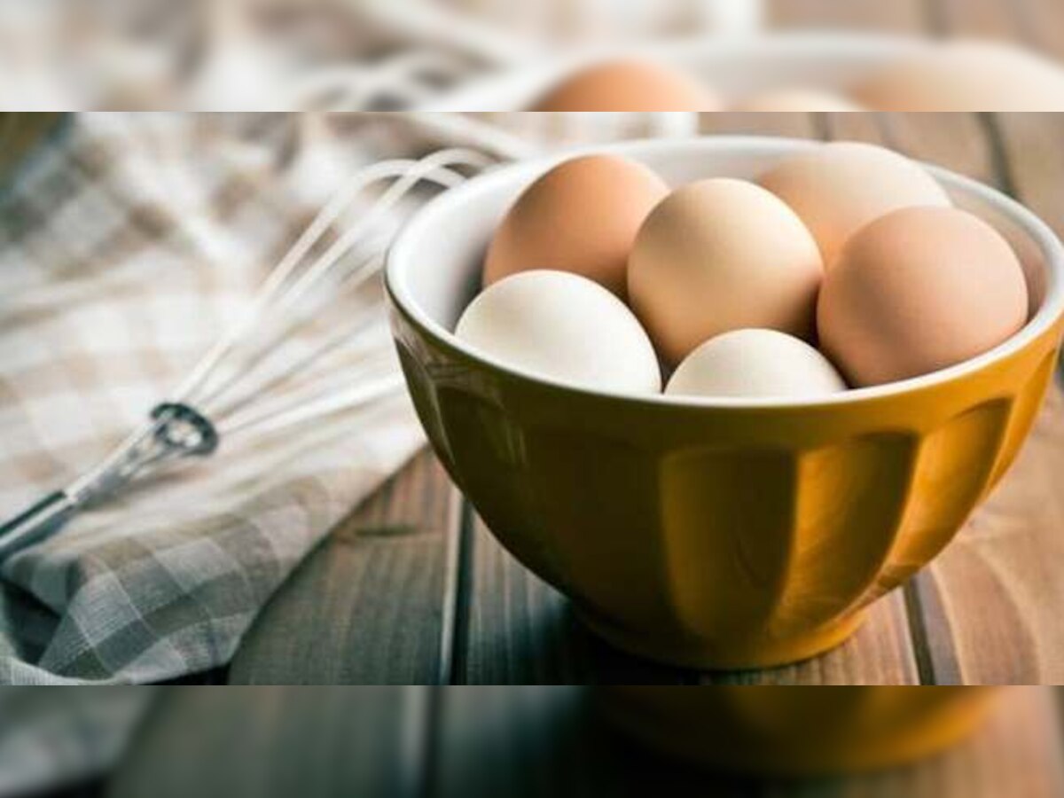 खाण्यापूर्वीच नकली अंड कसं ओळखाल ? title=