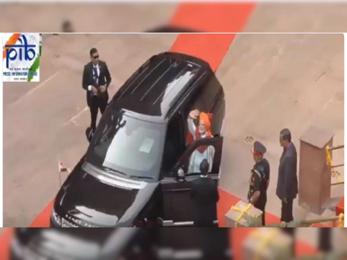 पंतप्रधान नरेंद्र मोदी गाडीत बसल्यावर पहिलं काय करतात? title=