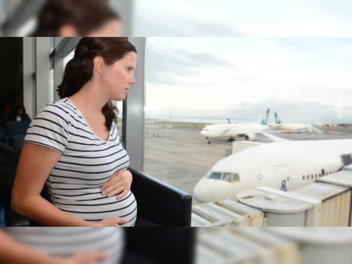 गरोदर स्त्रियांंसाठी विमानप्रवास सुरक्षित आहे का ?  title=
