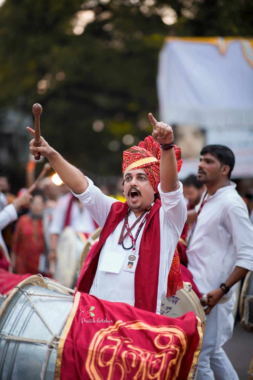 पुण्यातील ढोल ताशा पथकातील काही भावमुद्रा