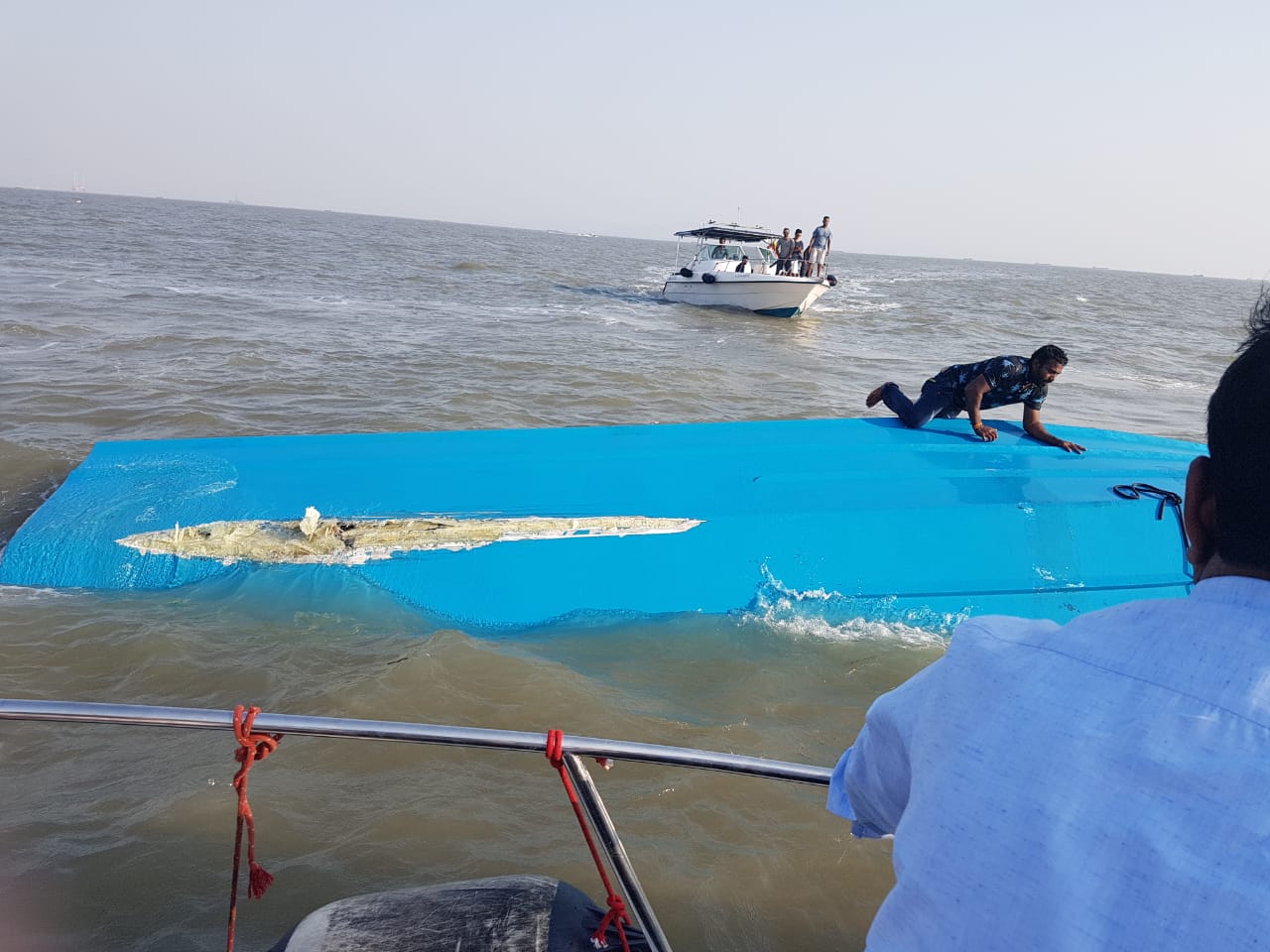 speed boat drown pics at mumbai sea_three