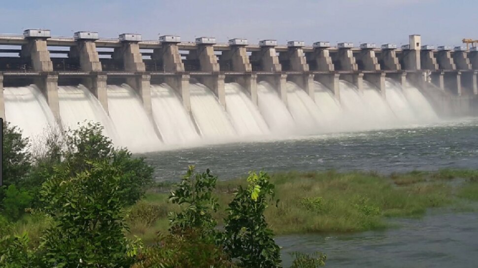 जायकवाडी पाण्याचा वाद गंगापूर धरणातून पाणी सोडण्यास स्थगिती
