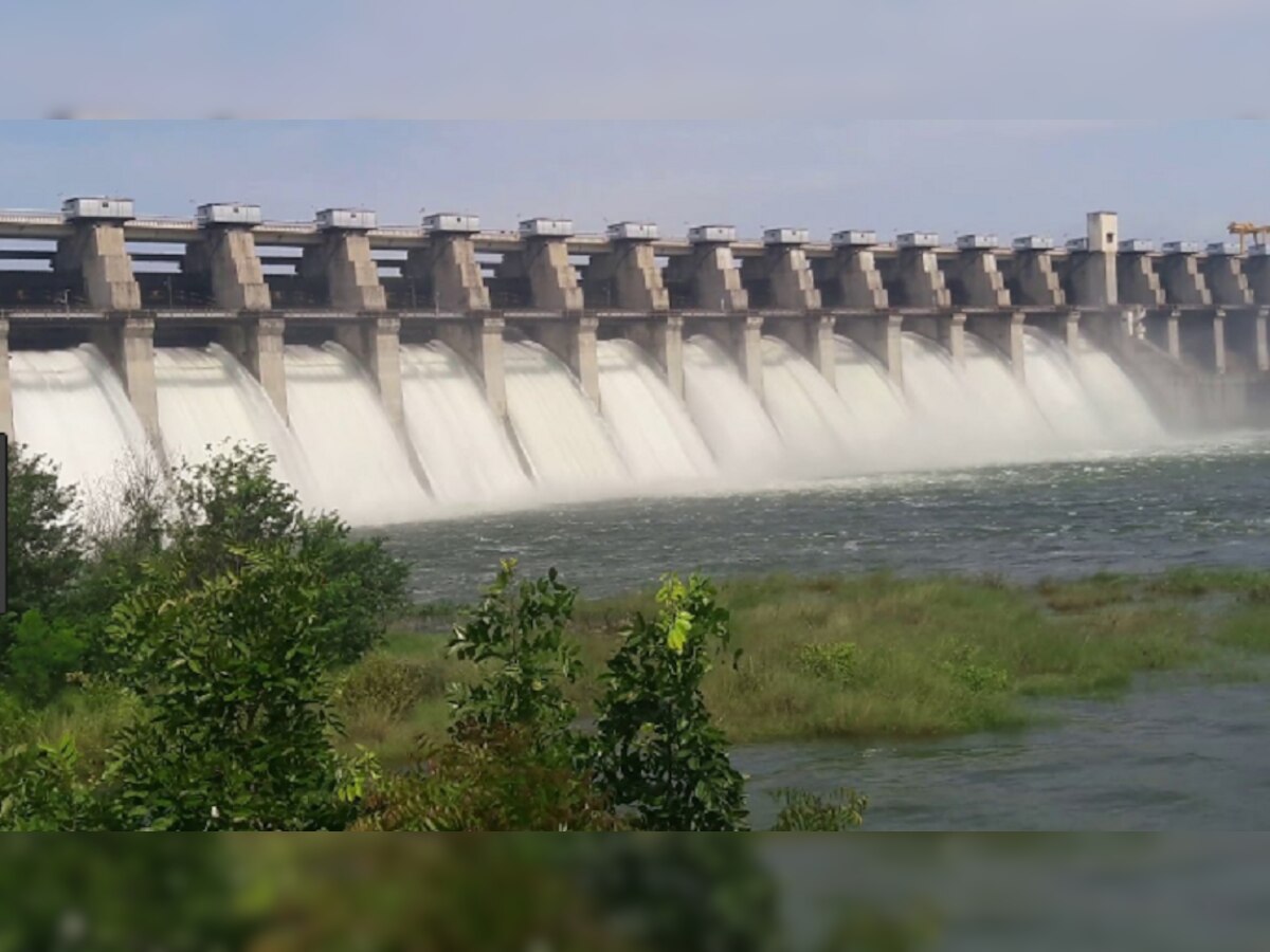 जायकवाडी पाण्याचा वाद :  गंगापूर धरणातून पाणी सोडण्यास स्थगिती title=