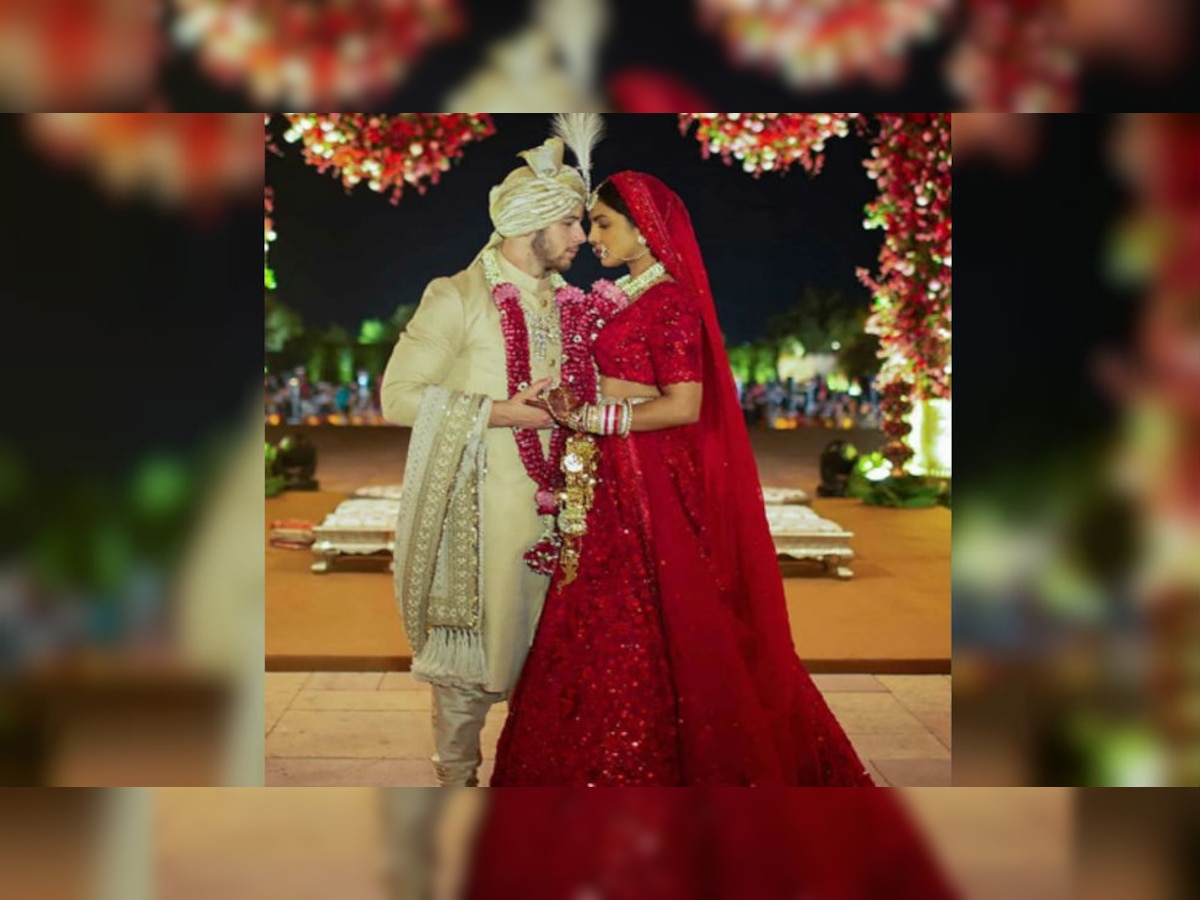 #PriyankaNickWedding : तिचा थाट असाही! ११० कारागिरांनी साकारला प्रियांकाचा 'हा' लेहंगा title=