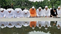 नोएडामध्ये सार्वजनिक ठिकाणी नमाज अदा करण्यास बंदी
