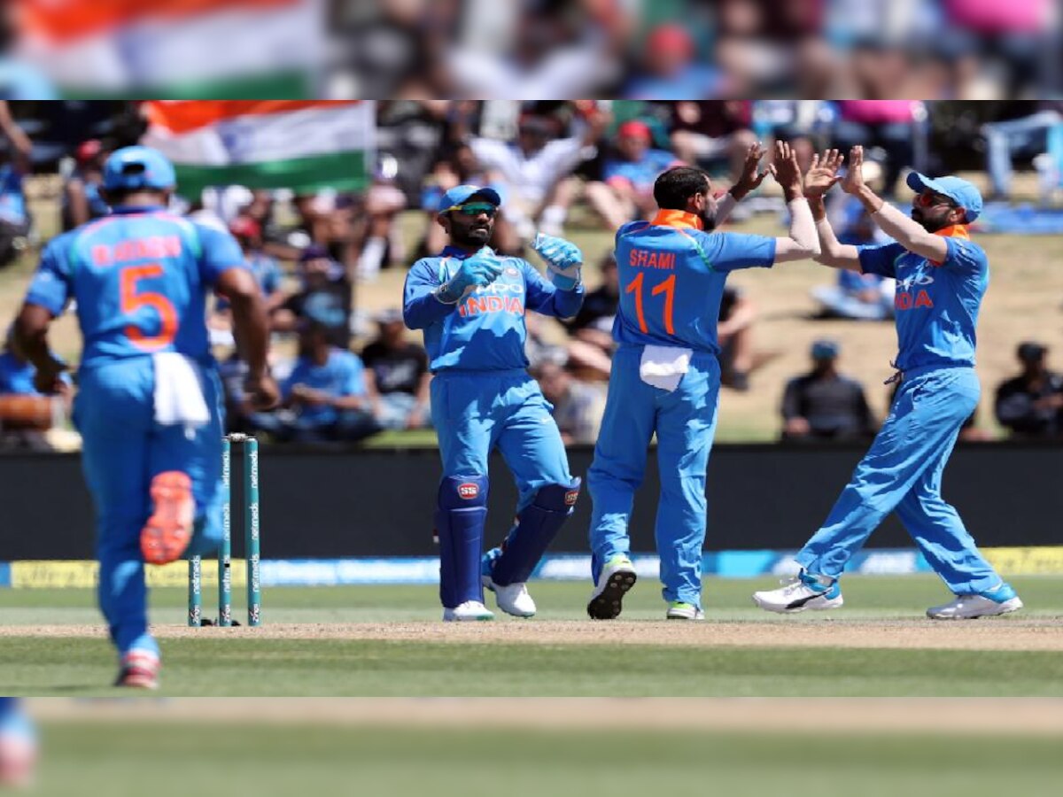 INDvsNZ : भारताला विजयासाठी २४४ धावांचे आव्हान   title=