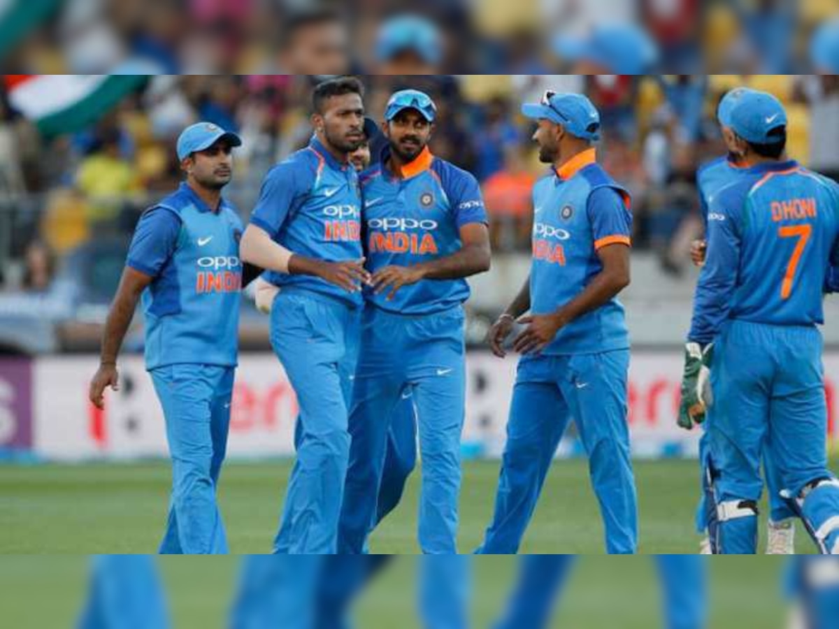पहिली टी-२० : न्यूझीलंडची मोठी धावसंख्या, भारतासमोर खडतर आव्हान title=