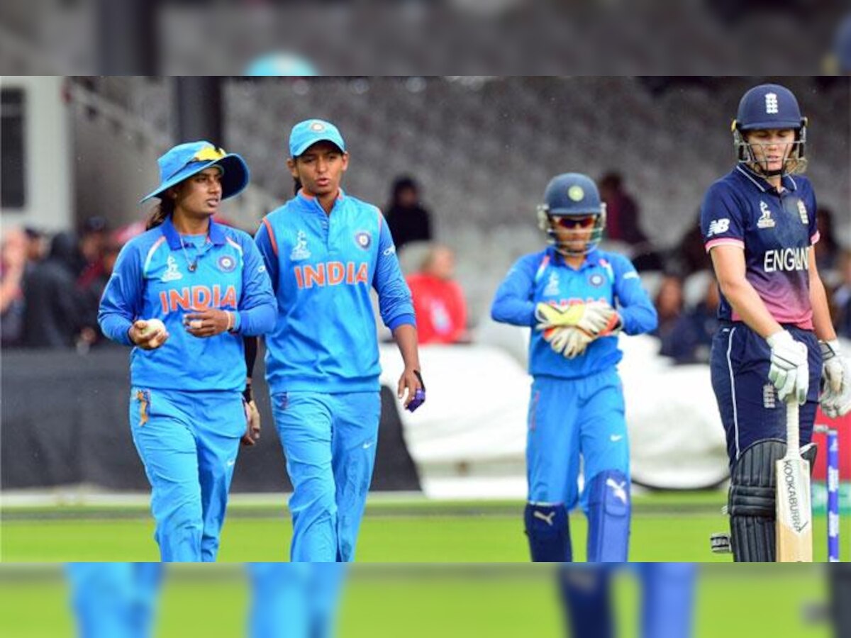 INDvsENG Women : भारताला विजयासाठी १६१ रनचे आव्हान title=