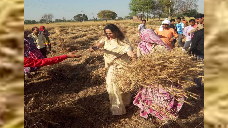 हेमा मालिनी यांच्याकडून शेतकऱ्यांची विचारपूस